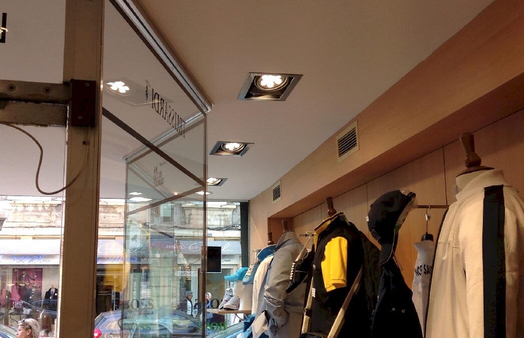 Éclairage d’un magasin de vêtements – Rue Nationale, Villefranche-sur-Saône